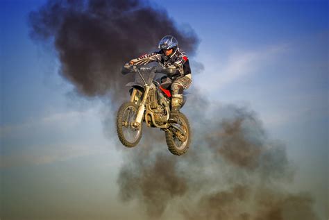 Supercross: Motor Sesi ve Adrenalin